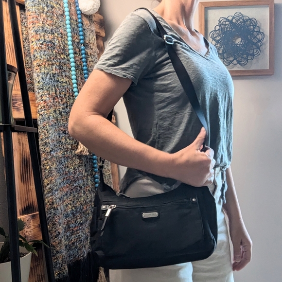 BAGGALLINI black nylon crossbody shoulder bag - Picture 3 of 9